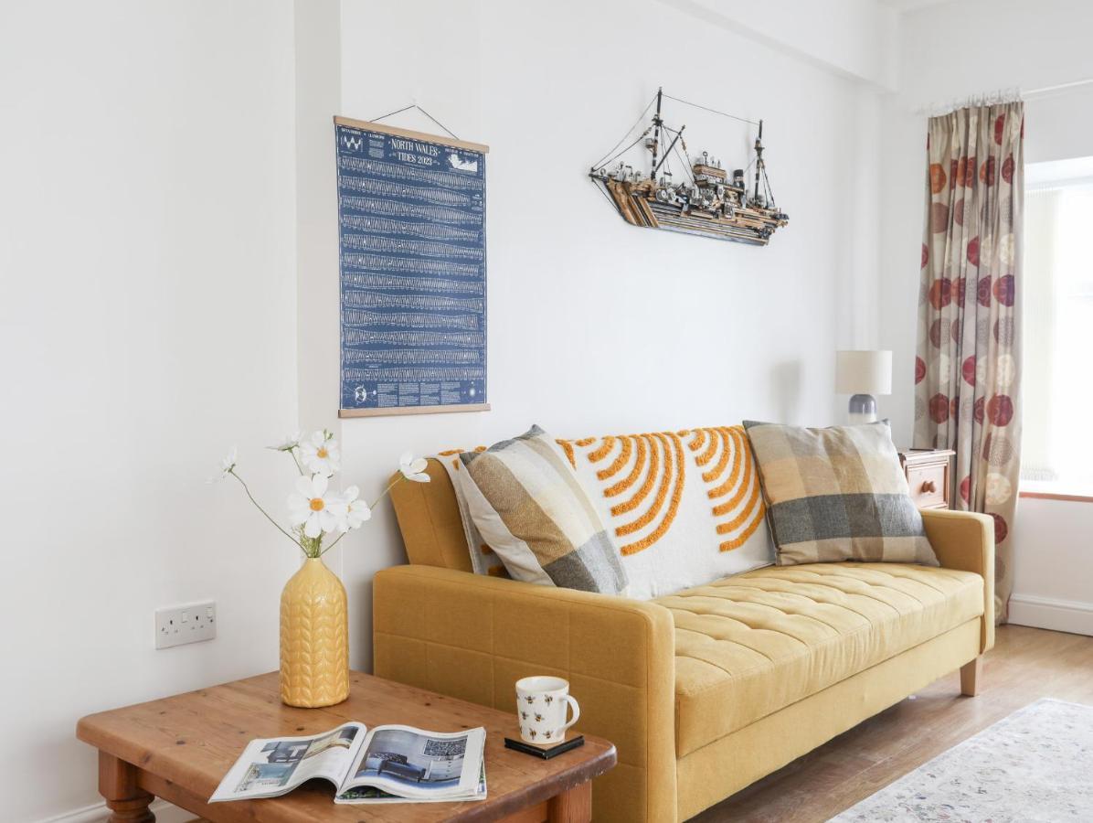 2 The Coach House Apartment Pentraeth Exterior photo