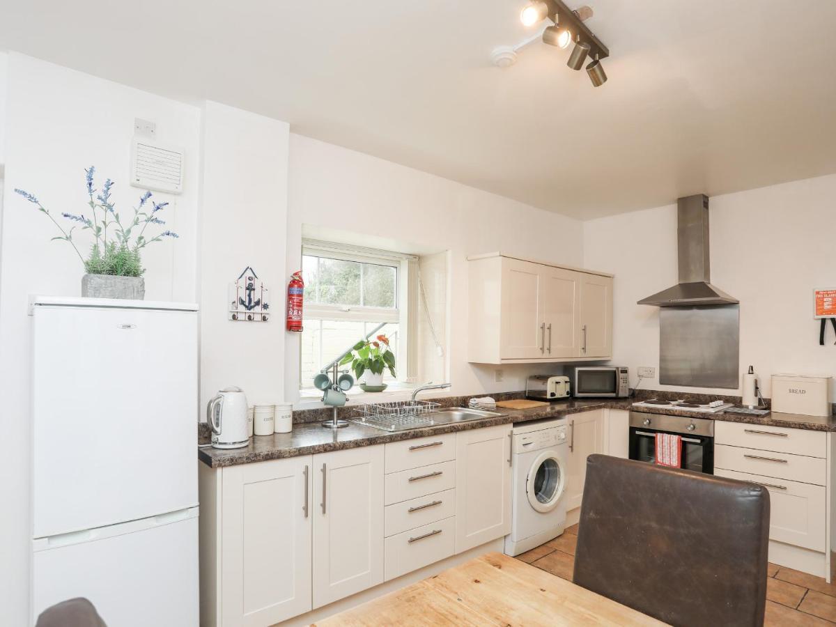 2 The Coach House Apartment Pentraeth Exterior photo