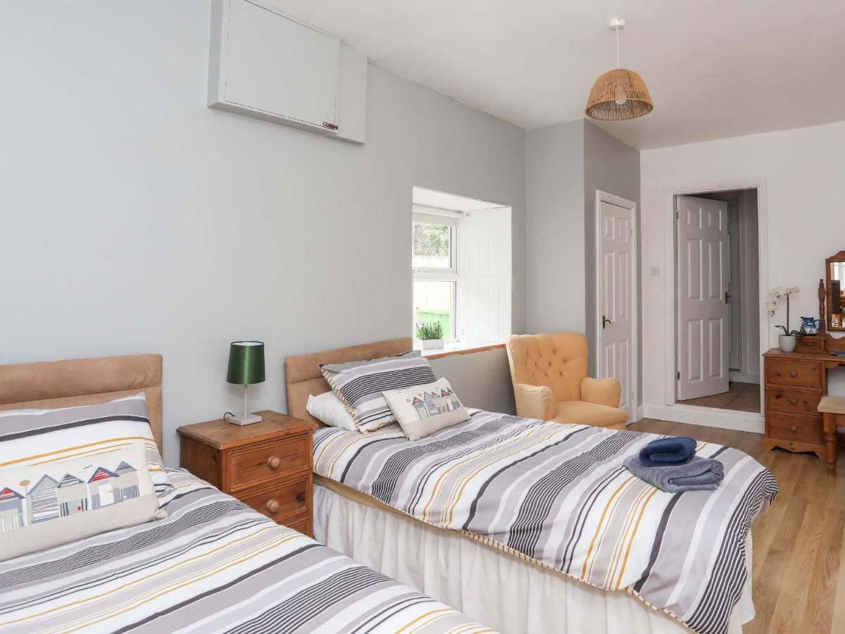 2 The Coach House Apartment Pentraeth Exterior photo
