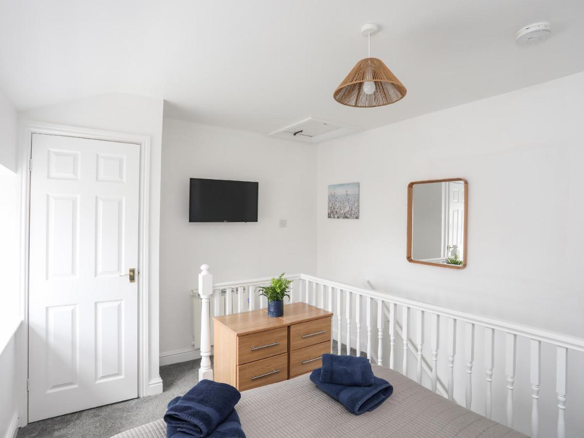 2 The Coach House Apartment Pentraeth Exterior photo