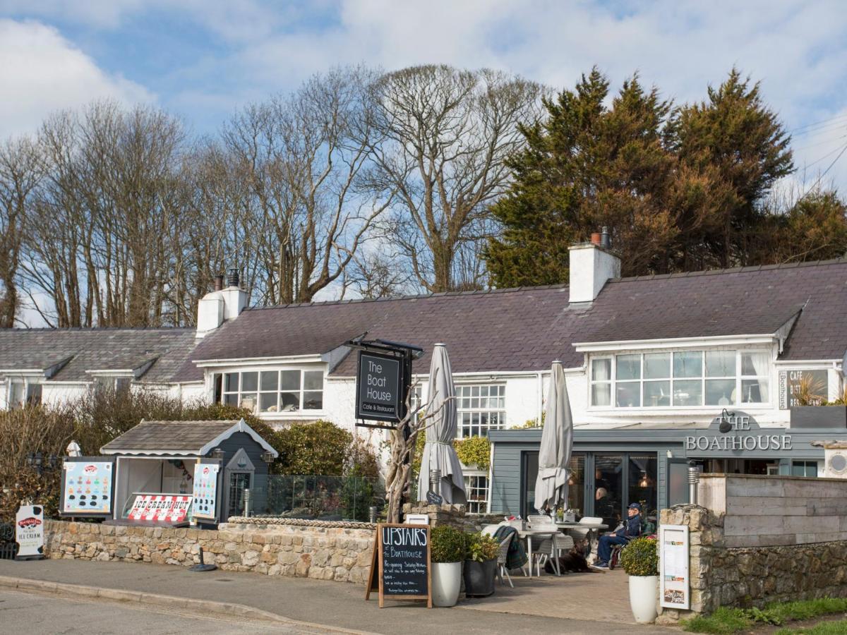 2 The Coach House Apartment Pentraeth Exterior photo